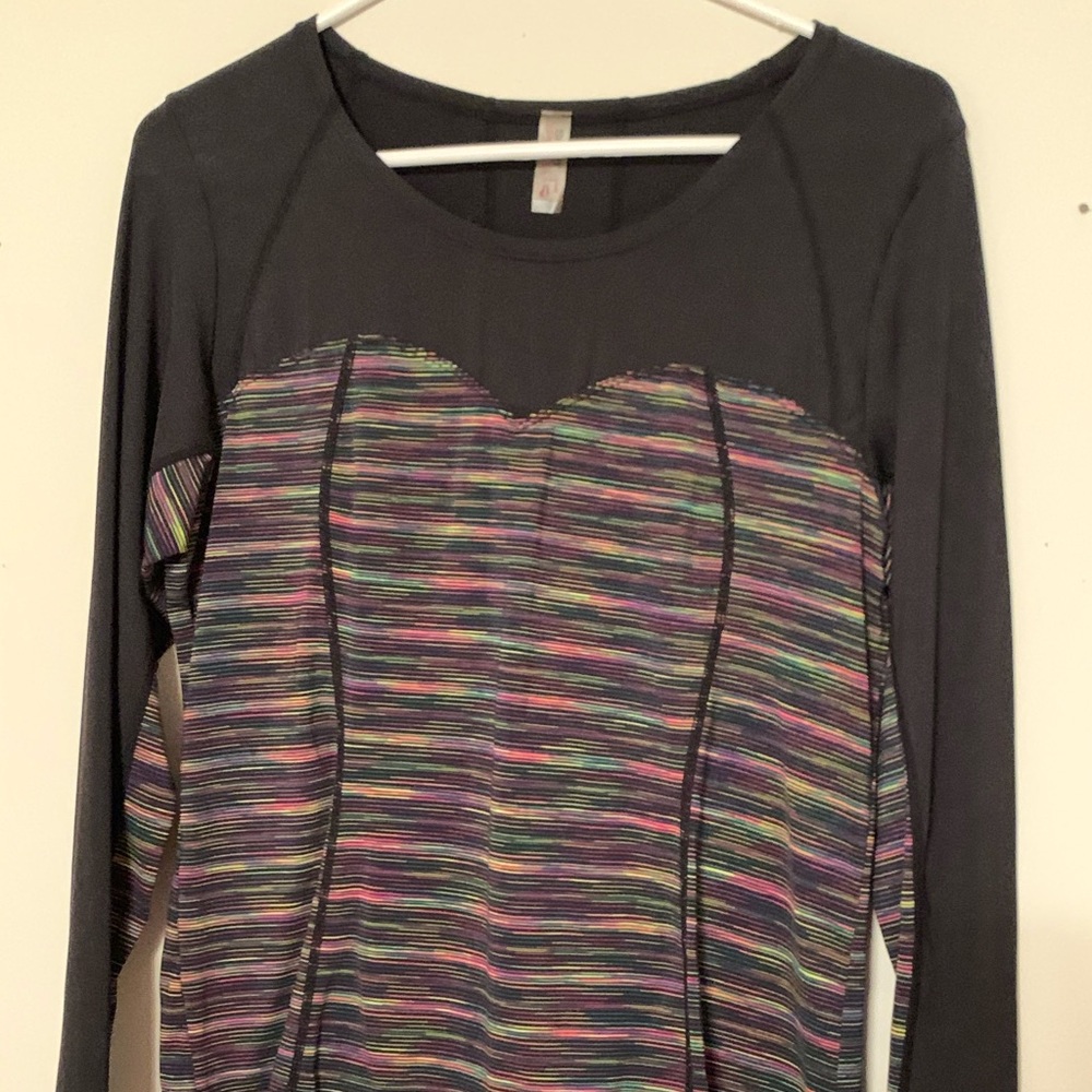 Black / multi compression shirt. Size M